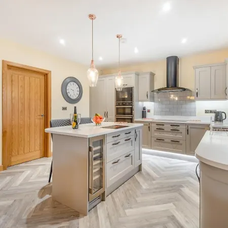 3 Bed In Oc-p34636 Holiday home *